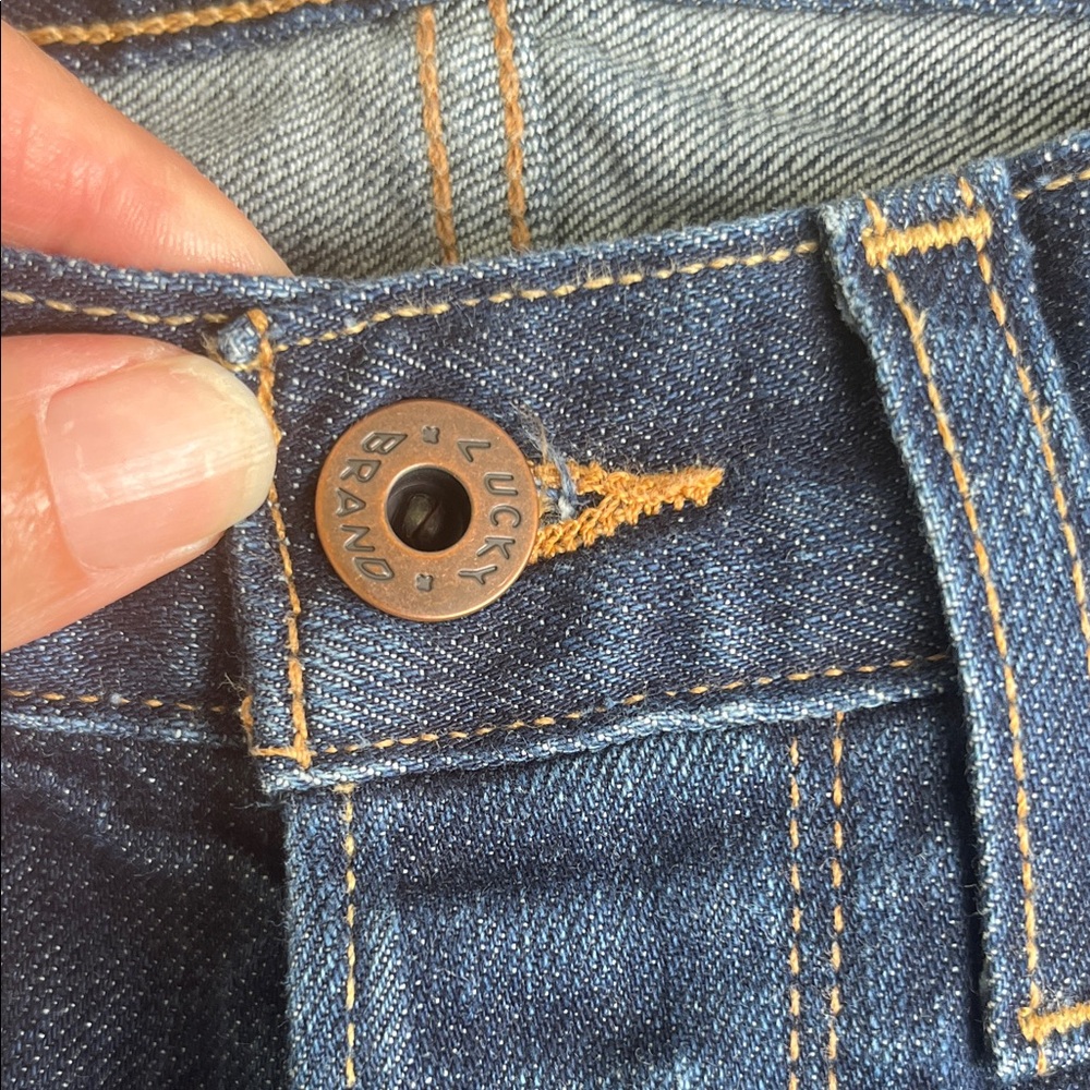 Like new Lucky Brand Dark Blue Skinny Jeans - Picture 4 of 16